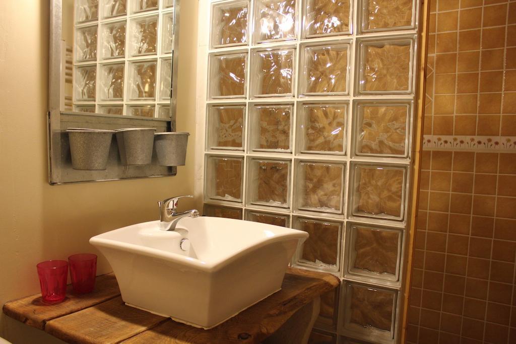 La Bicyclette Fleurie Villemoirieu Room photo